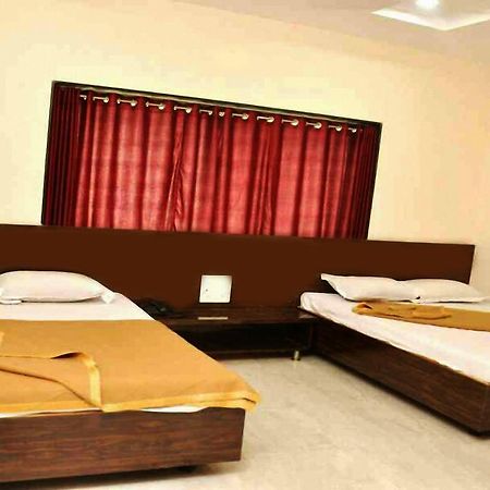 Sai Rajaram Palace Shirdi Bagian luar foto