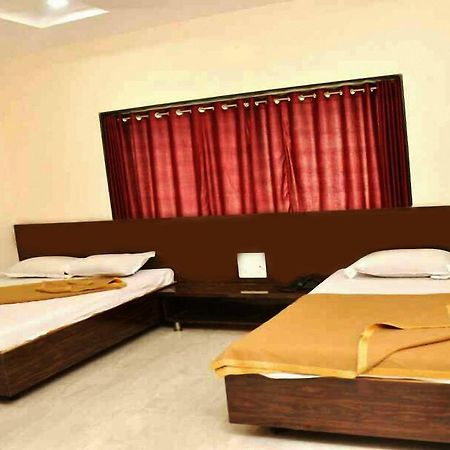 Sai Rajaram Palace Shirdi Bagian luar foto