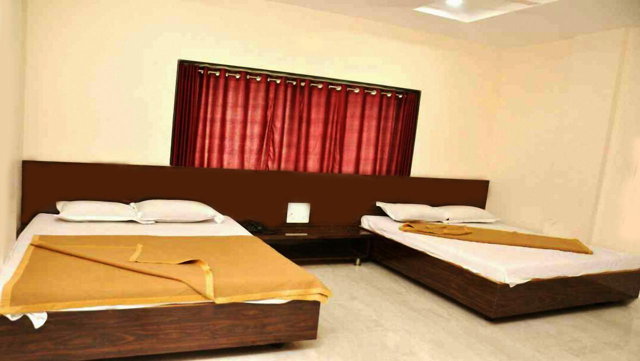 Sai Rajaram Palace Shirdi Bagian luar foto